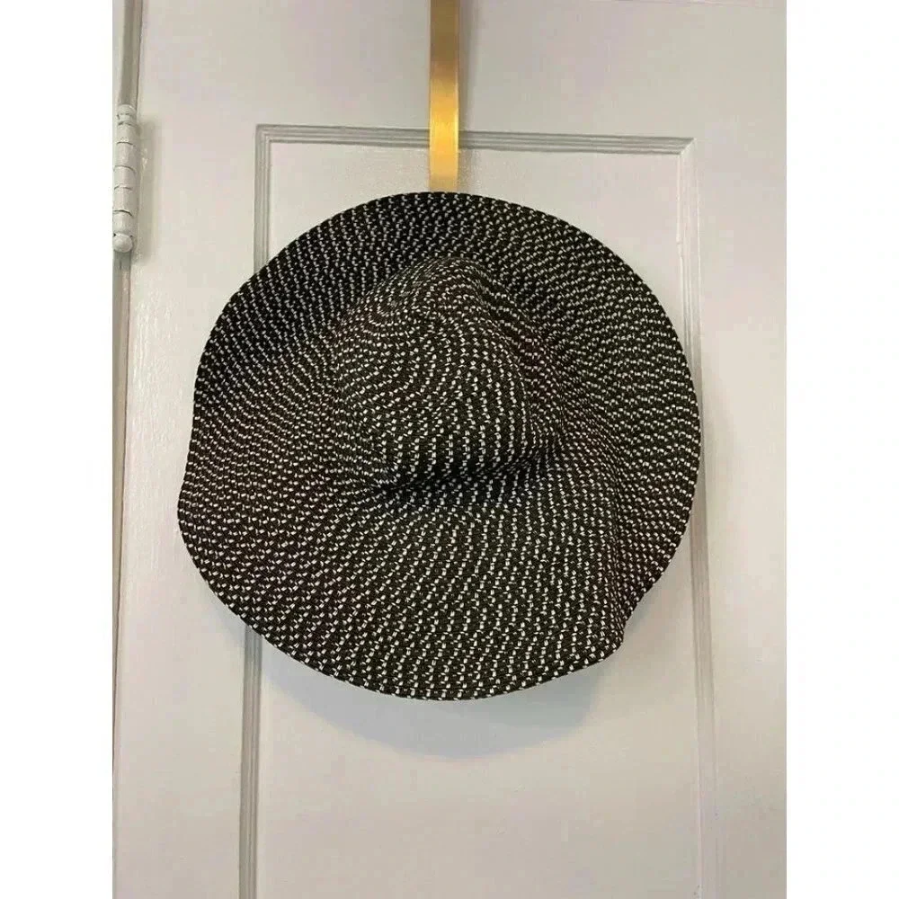 Old Navy Women's Size Large -XL Black & White Floppy Beach Hat